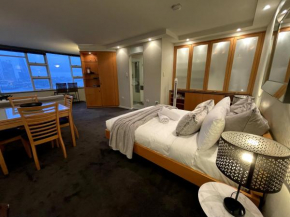 KOZYGURU McMahons Point Amazing Water View Studio + FREE Parking NMP002